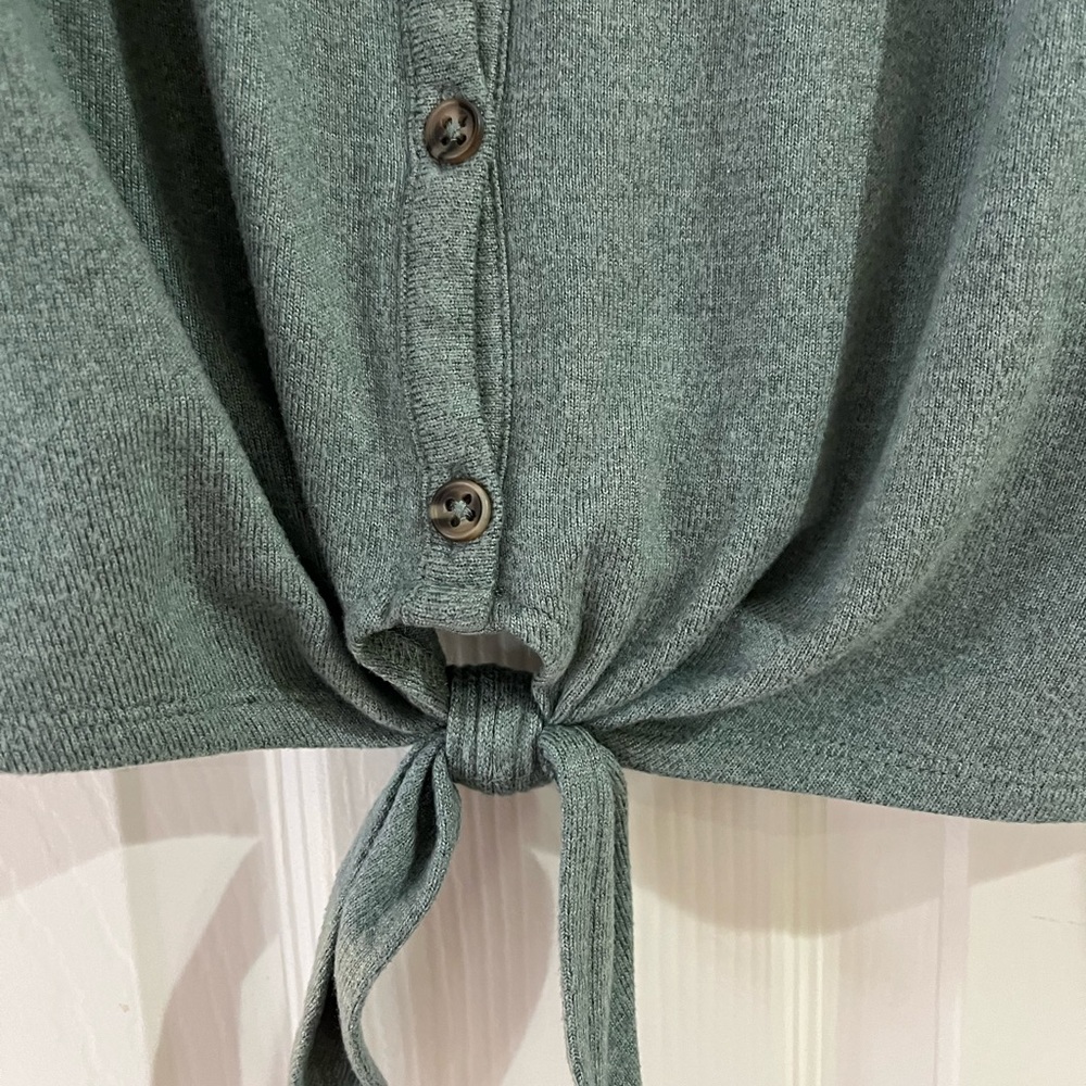 Plus size maternity top - Picture 3 of 7